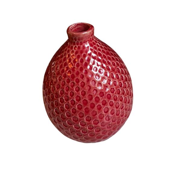 Textured red ceramic bud vase honeycomb small ovoid shape porcelain 4.5" tall - Picture 3 of 7